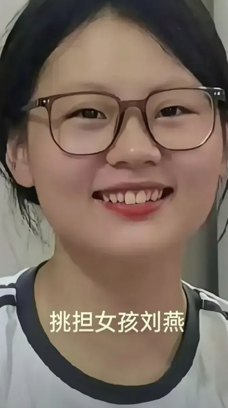 挑担女孩儿出镜了！有人找上门，说签个合同，钱就哗哗来。她咋说？“不用，我要去