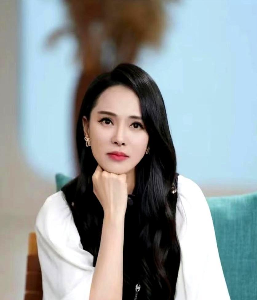 19年过去，她仍说：不后悔鲁豫问如果重来，选庾澄庆还是秦昊。伊能静没答名字