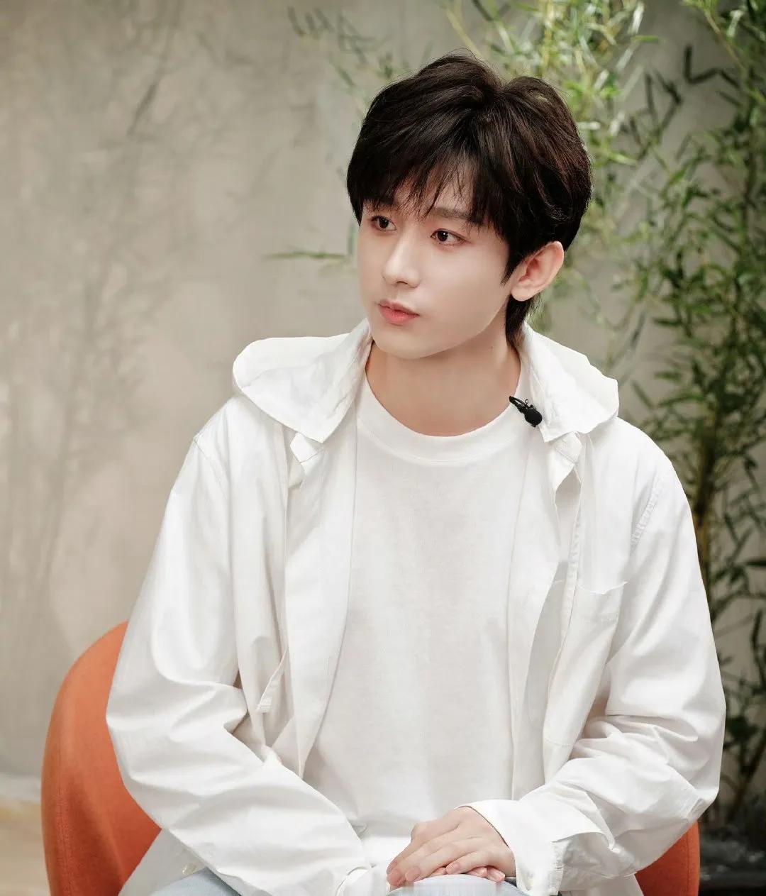 和欢瑞可能明年真的到期不续。这一年以来感觉公司一直压榨他，限制新商务新活动，