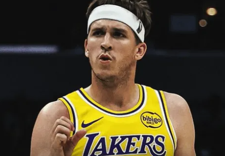 NBA常规赛，湖人105-126不敌凯尔特人。本场比赛，湖人球员奥斯汀-里夫斯