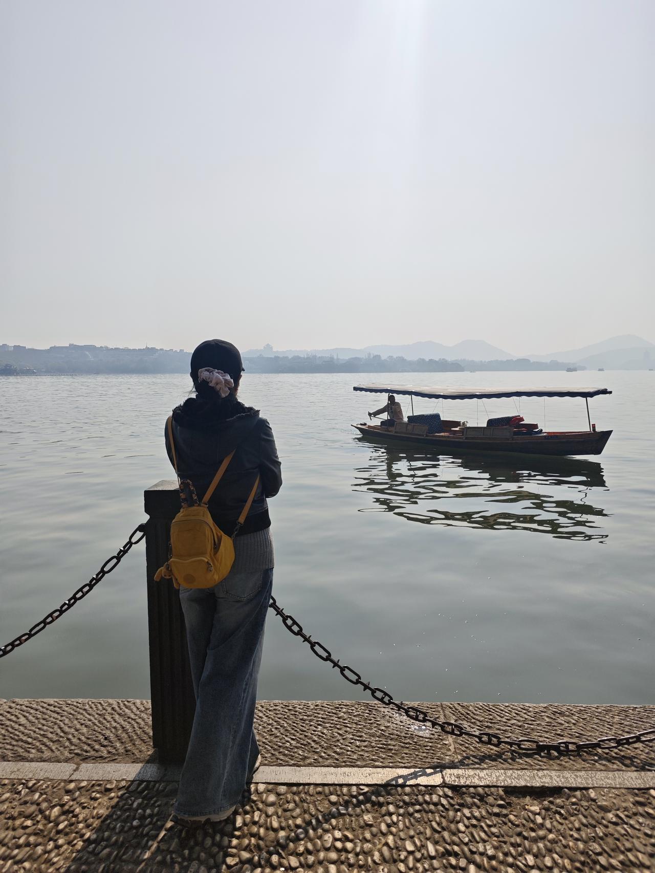 尼采：一个人知道为什么而活，就能忍受任何一种生活生命最难的阶段。不是没有人懂你