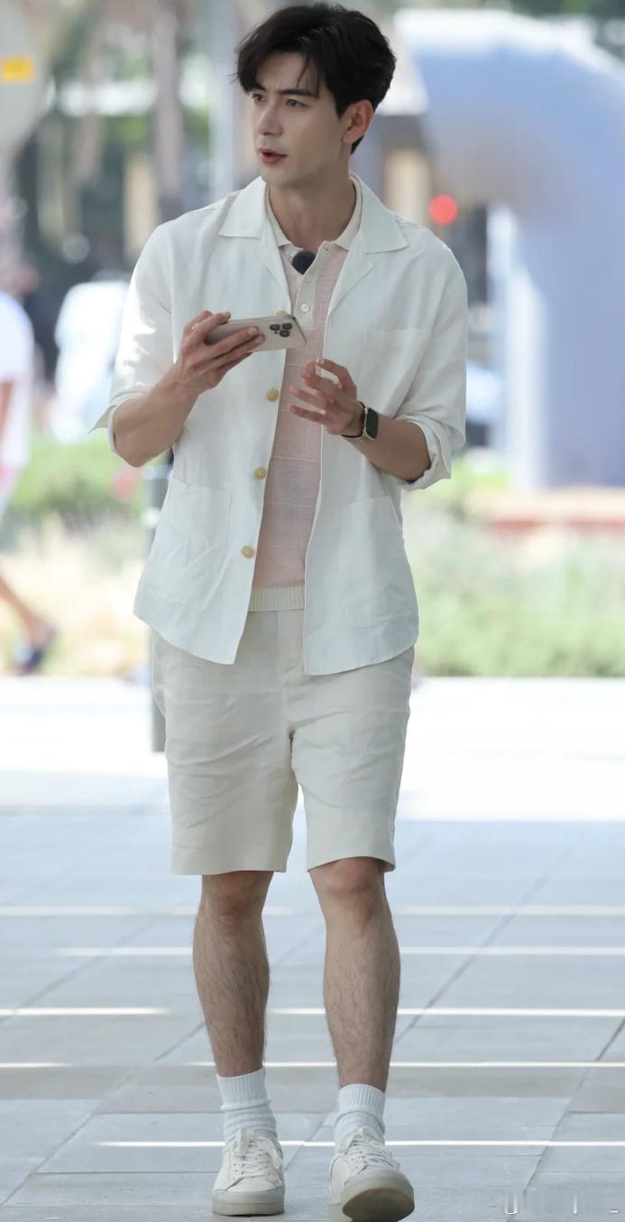 陈星旭陈星旭陆行之陈星旭金枝______结实有力，______轮廓清晰张