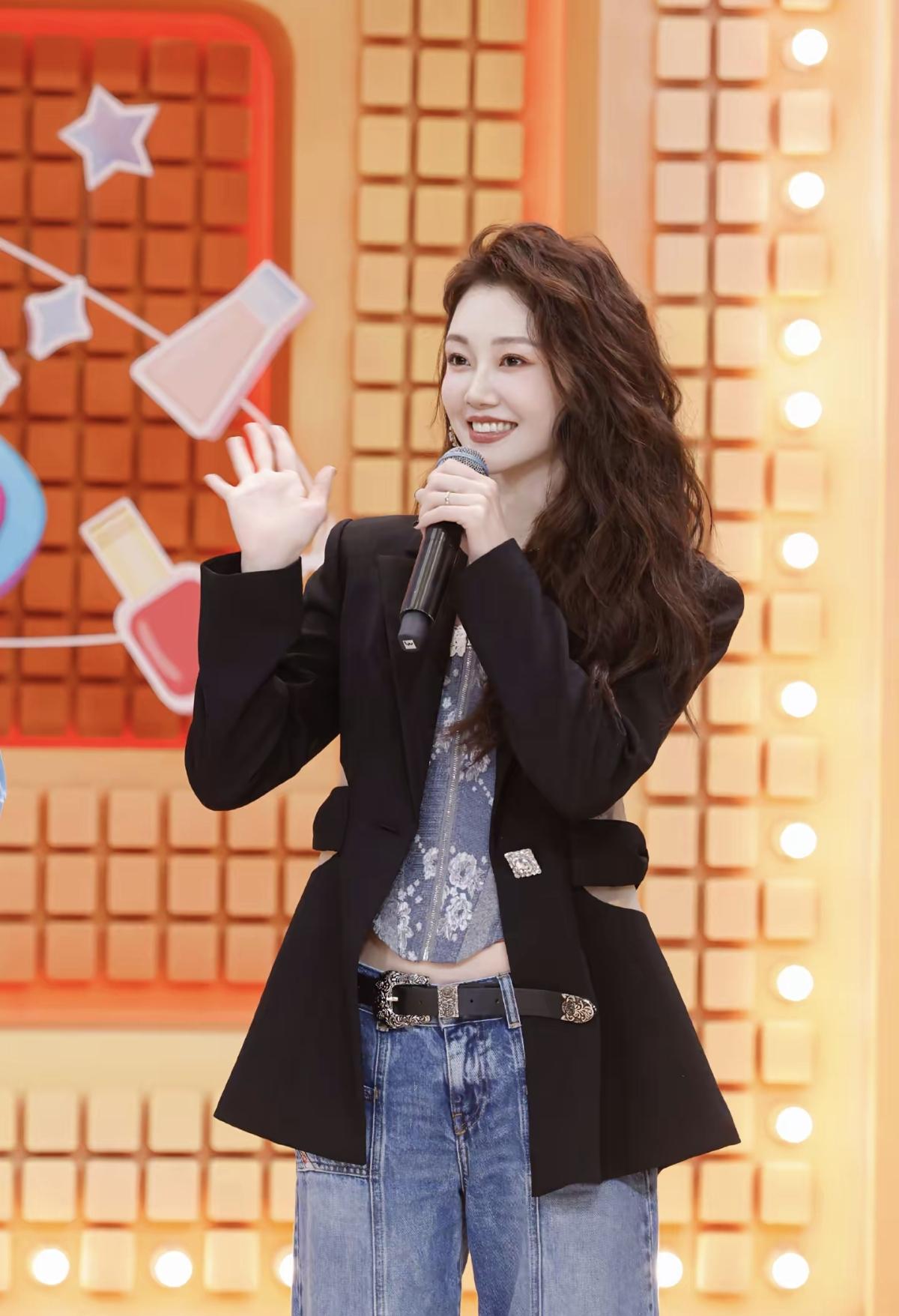 我觉得苗苗好明智，先把孩子都生了，后期就可以一路开挂了[赞]娱乐明星