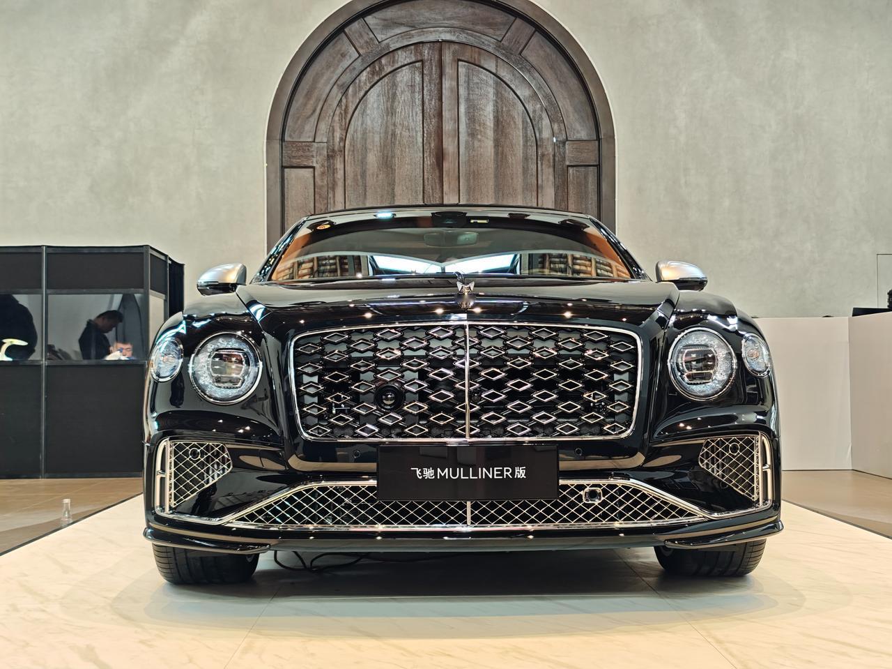 给各位老板，汇报几个宾利MULlINER的定制方案[思考]