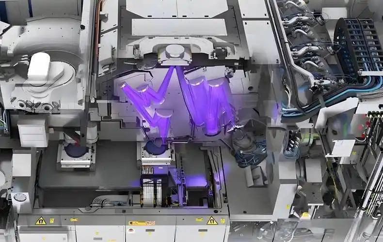 又一重大突破！我国离高端芯片制造完全自主只差两步！根据科技日报证实，我国自主研制