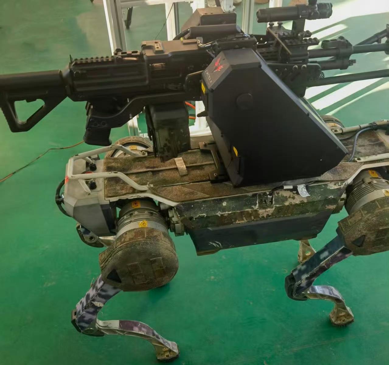 现在机器狗已经上班用机枪了！前锋战斗机器狗（CRD30）可搭载QJB-201班