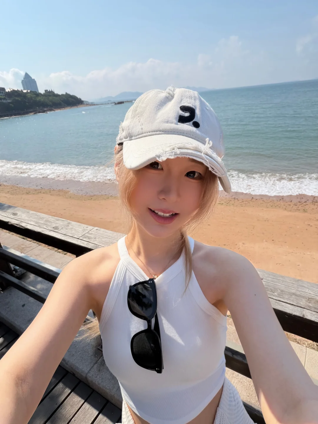 享受了两周慢节奏生活 来海边走走…🚶‍♀️