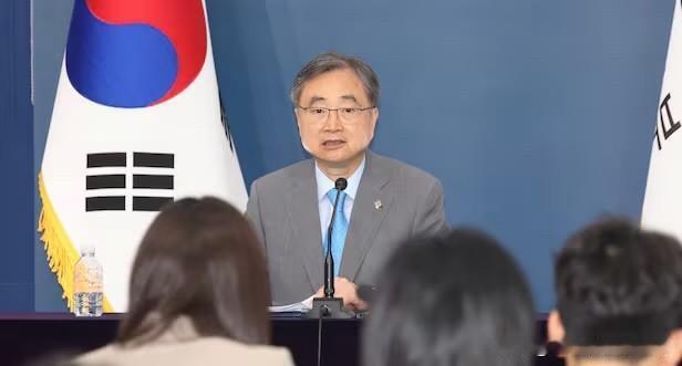 22日，韩国外长赵显在首尔记者座谈会上宣布，乌克兰外长安德烈·西比哈即将访韩，双