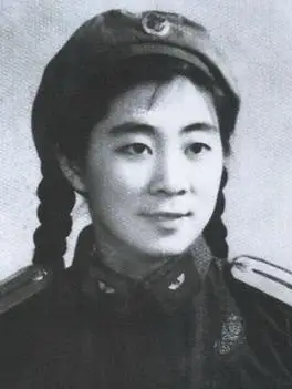 1985年的郑州汽车厂车间里，机器轰鸣，油味弥漫。新上任的副市长刘源跟着厂长巡视