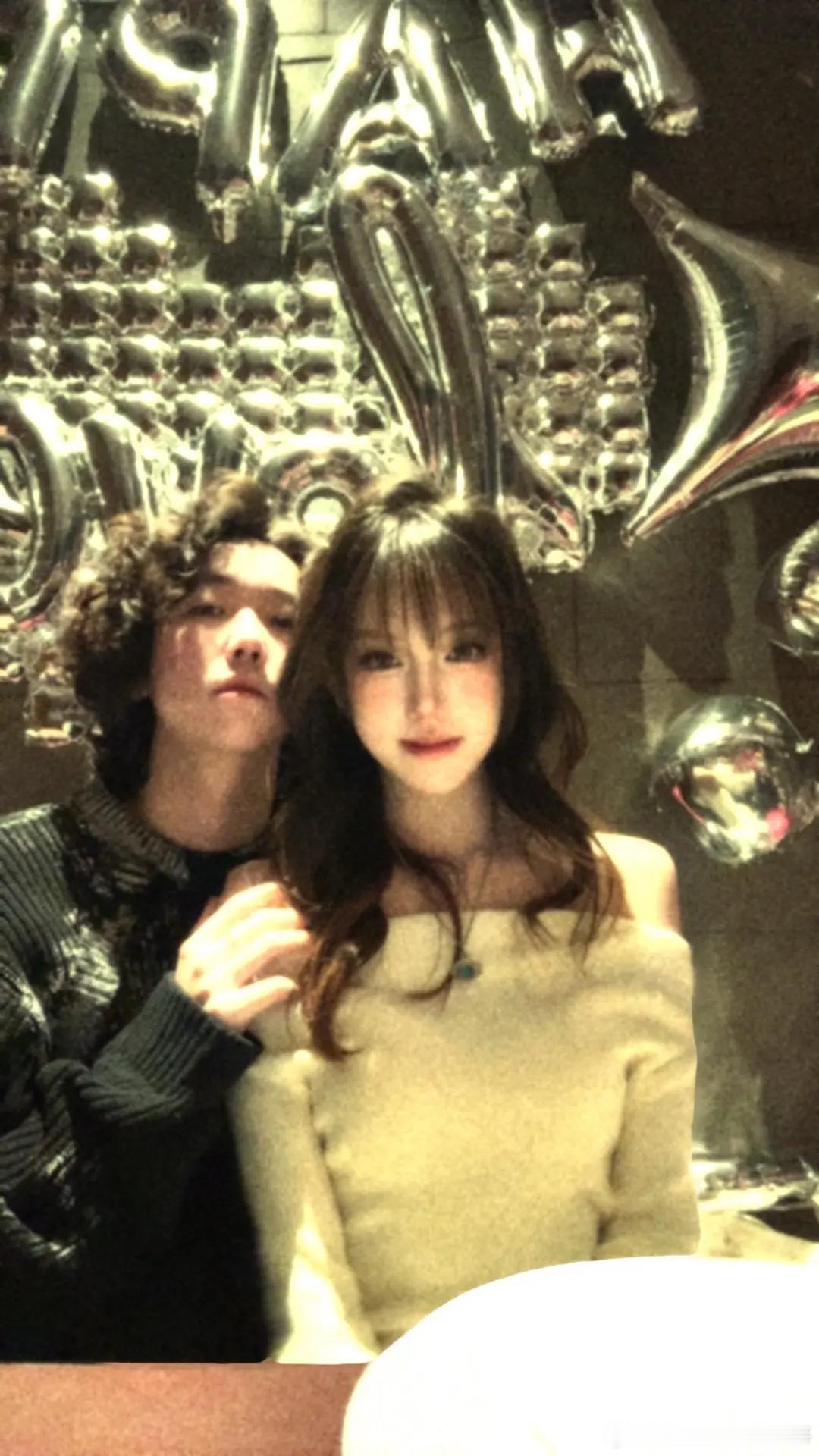 高露女儿宣布恋情高露16岁女儿恋情高露女儿宣布恋情，与男友亲密合照庆祝一周年