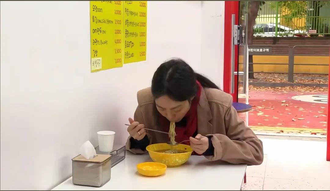 如果不是墙上的字…真以为是网友恶搞模仿​​​