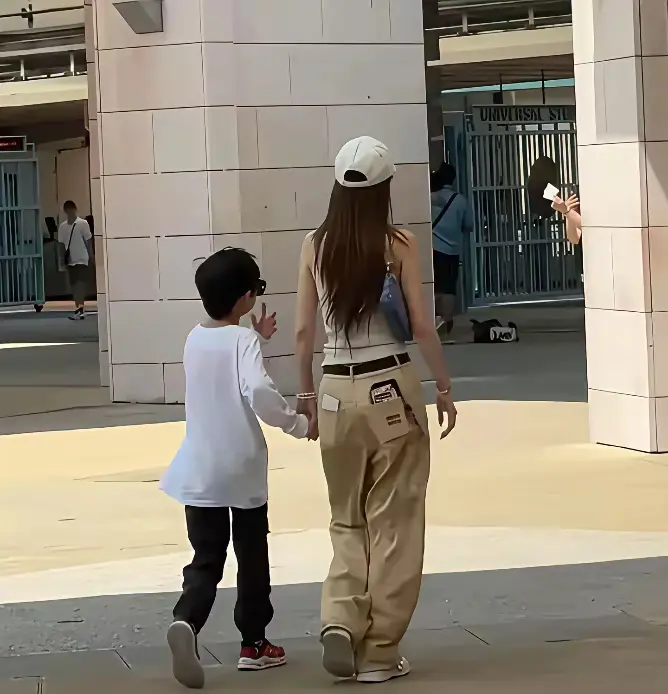 黄晓明的儿子已经那么高了