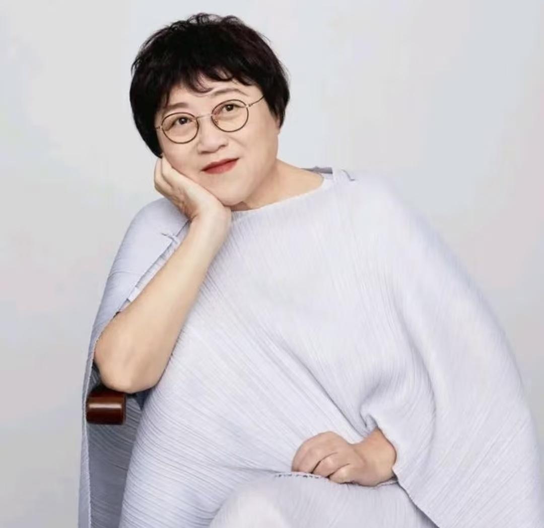 一位性学专家说：女人最勾魂的样子不是身材丰腴，不是肤白貌美而是四样东西