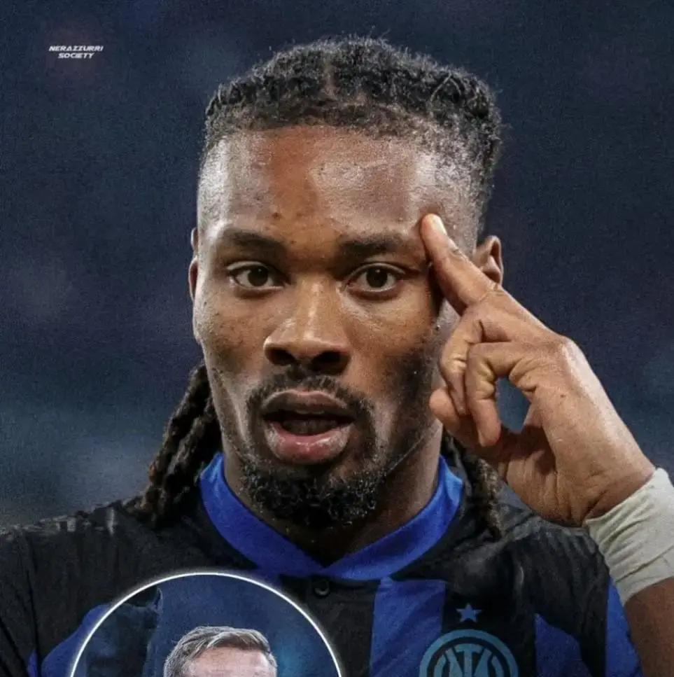 真正的高手谈判，从不说“再看看”。国际米兰把两份合同推到那不勒斯桌上：现金，或