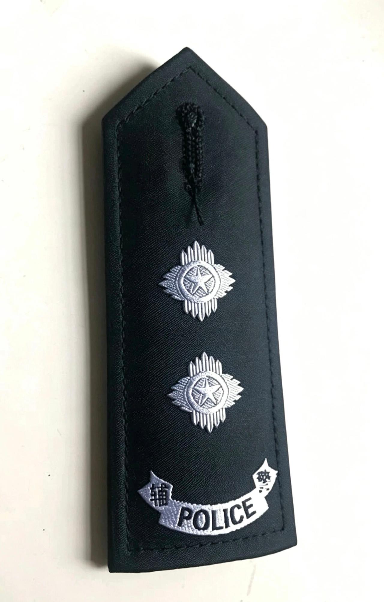 辅警肩章设计成这样好看是好看，可普通百姓真难分清是辅警还是民警。这肩章与二级