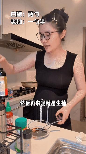 徐冬冬婚后厨房徐冬冬下厨给尹子维做饭徐冬冬做创新菜，尹子维负责清盘➕刷碗，两夫