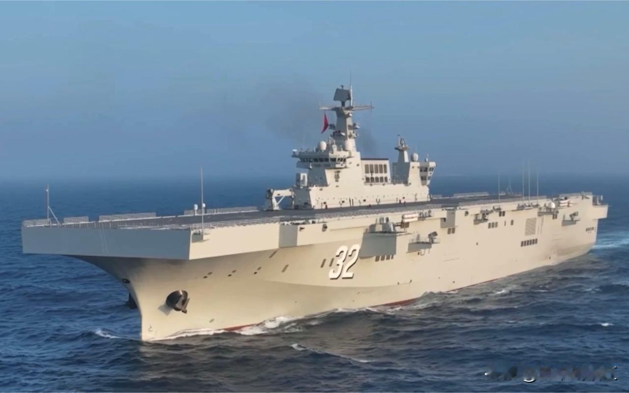 075型两栖攻击舰是我国设计的首艘大型两栖作战舰船，也是我国海军现役最大的两栖攻