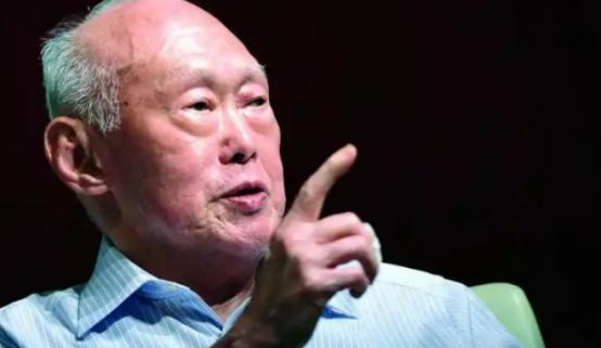 新加坡这个国家，再从李光耀开始就养成了一个非常不好的习惯，那就是这么一个800平