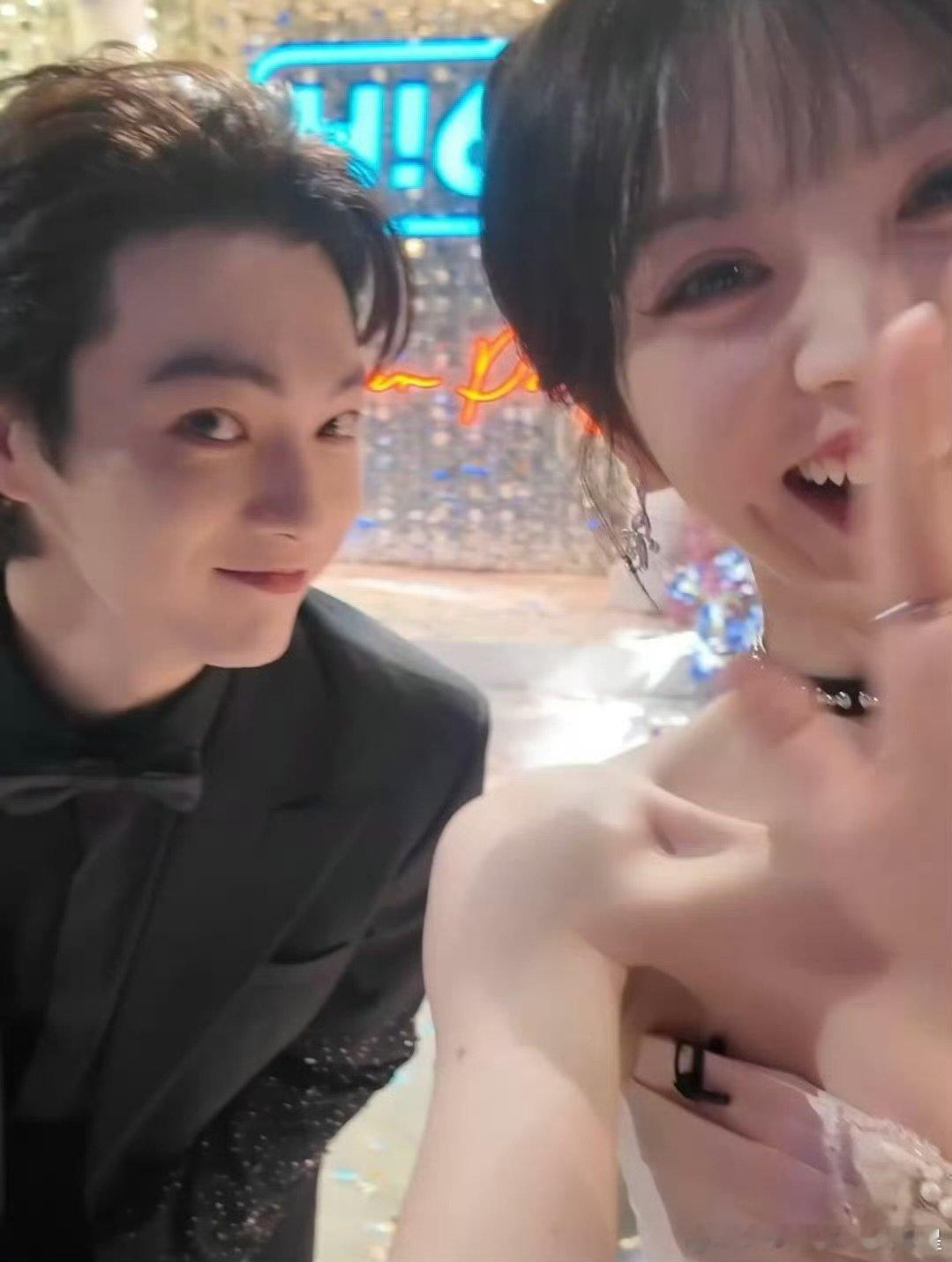 田曦薇许凯自拍好甜​许凯田曦薇自拍豹豹猫猫你们也太甜了吧！你俩真的把我养的很