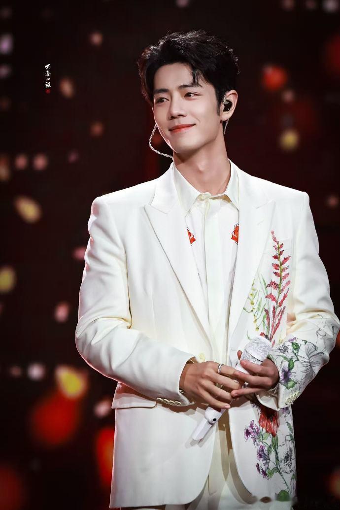 肖战完全美神与肖战一起看遍光阴共望新时与肖战一起看遍光阴共望新时，肖战完全美神，