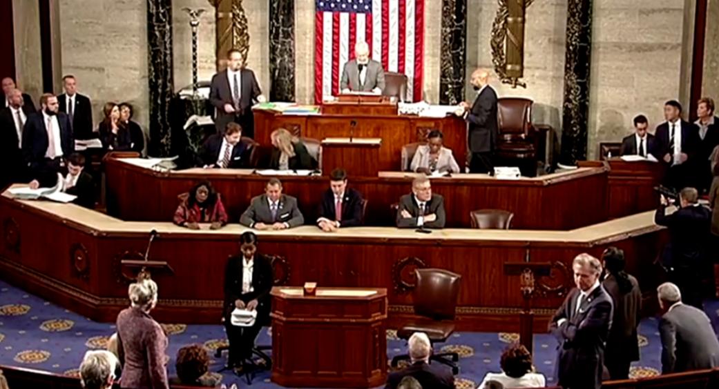 这下终于看清楚了，在国家统一的道路上，谁才是我们的绊脚石！军演第二天，也就是