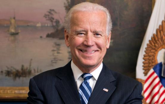 拜登是真傻还是装傻？你有没有想过，一个从政五十多年的人，怎么会频频出些让人哭笑