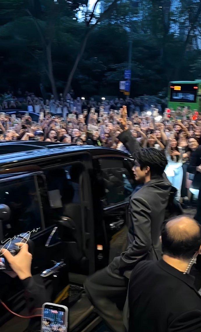 宋威龙此男给我迷成啥了呀！已经不再是九亿少女的梦郑重宣告一下：现在变成了全