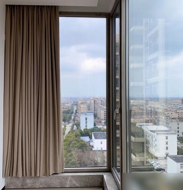 装修换窗户的玻璃坑，我真是见一次气一次！好多家庭选窗户只看型材、砍价格，压根没认