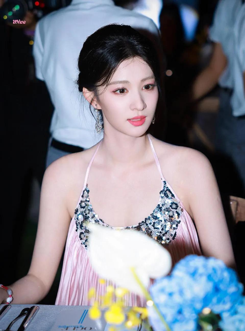 Vogue海边晚宴，女明星状态排名：第六名宋茜，85花的年龄劣势太明显；第五