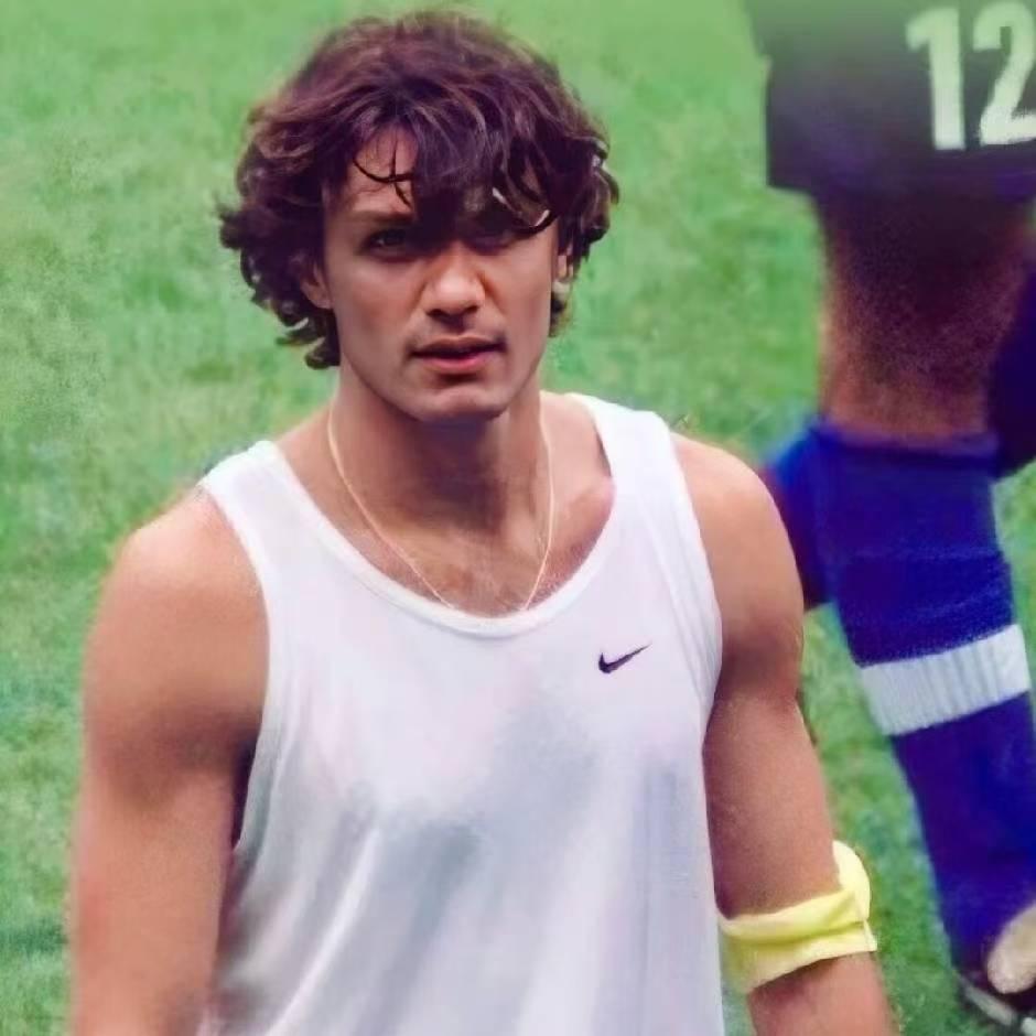 90年代国内人气最高的十大足坛球星：1、罗纳尔多（巴西）2、马尔蒂尼（意大利