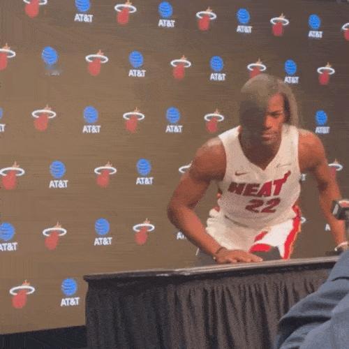 帅了15年！发型随心所欲，球技从不敷衍！这就是巴特勒🔥NBA官方发问全网