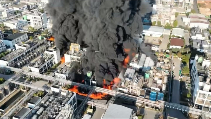 安徽黄山市一化工企业车间起火, 管委会: 是否有伤亡情况还在调查中