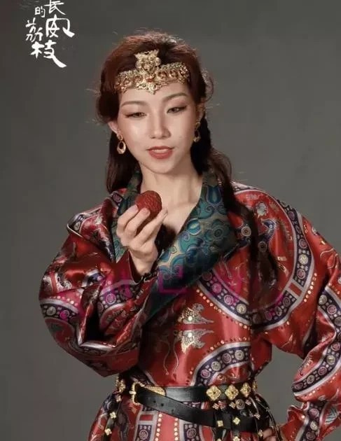 我问老公，为什么那尔那茜会自爆走学术捷径了呢？老公白了我一眼，然后说：“