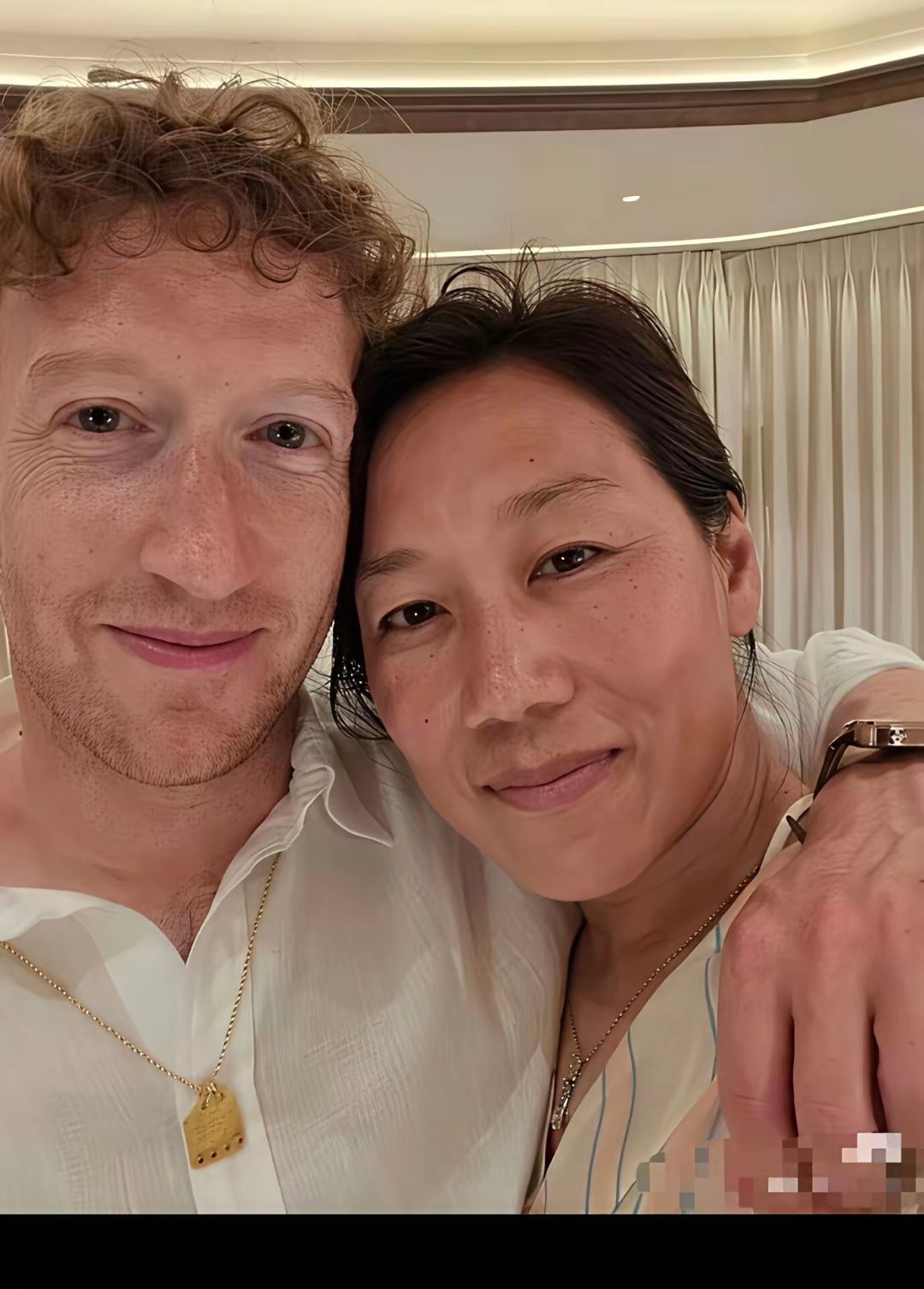 这个女的长这么难看能把扎克伯格拿下，肯定有两把刷子！这也就是在扎克伯格对感情专一，这要是老马早就把她