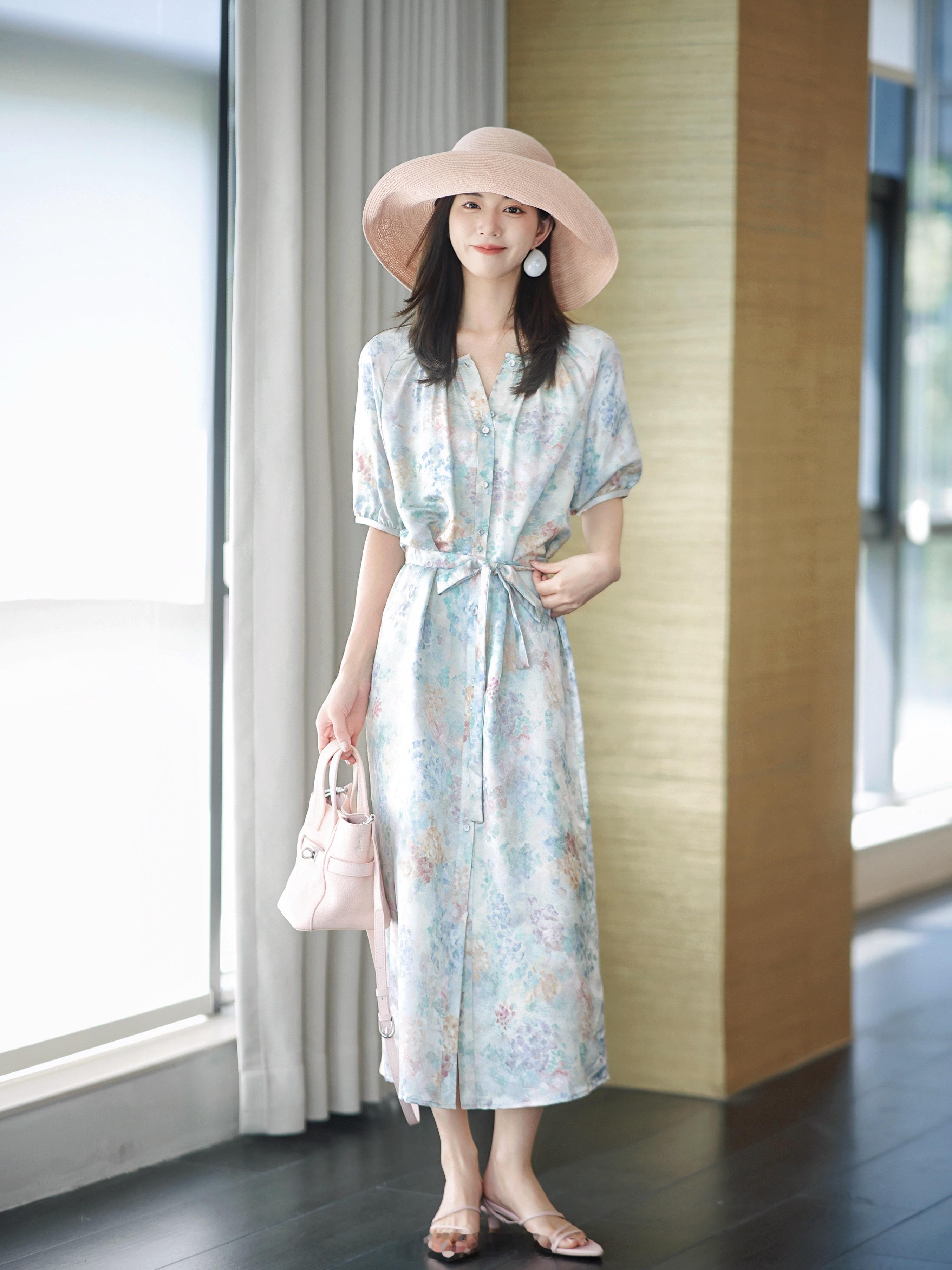 “夏天的风，我永远记得🌬️”一眼就清凉浪漫的连衣裙！水彩晕染印花美绝了啊啊！