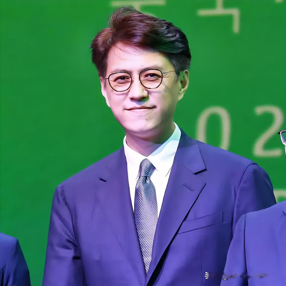 中戏院长郝戎翻车，睡不着觉的确是靳东郝戎被称为造星教父，带出过章子怡、刘烨