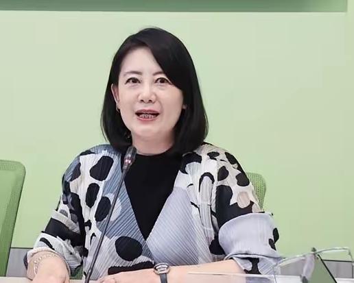 吴思瑶这次搞错了，因为这次最后敲打蓝白共同军购版本的是郑丽文与韩国瑜还有黄国昌，