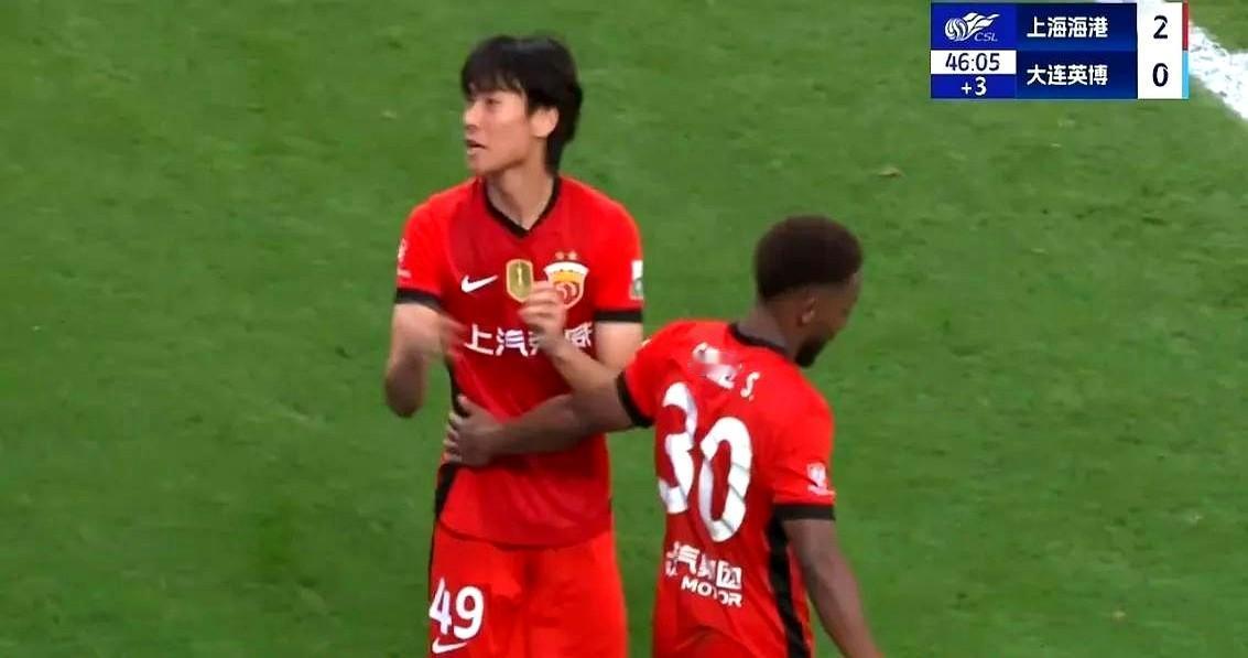 一场丑陋的比赛！控球率73：27，海港这是分组练习呀，哪像是比赛。大连英
