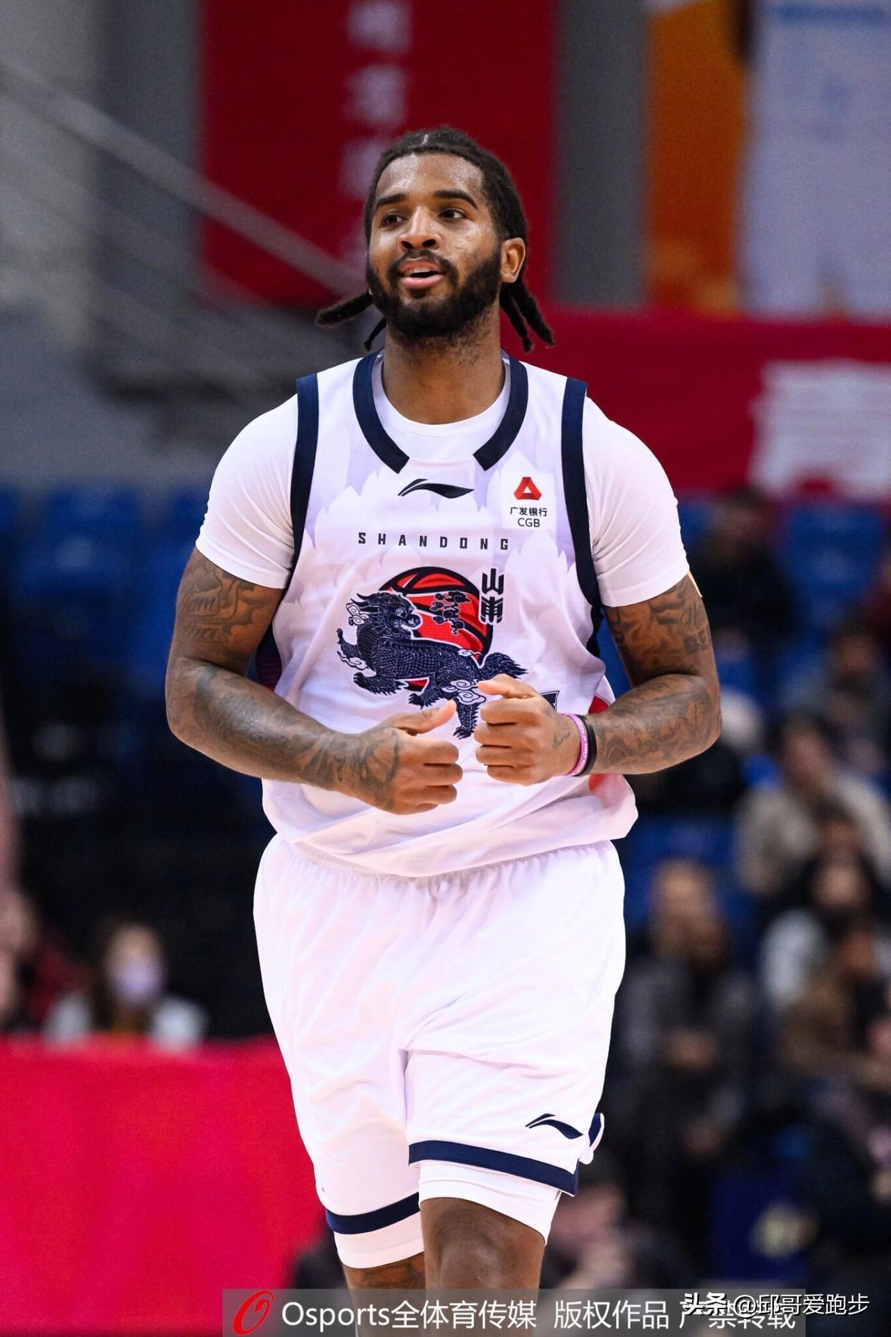 山东会不会裁掉克里斯？大宝贝克里斯伤了！手指骨裂，预计伤停3-4周！对山东来说