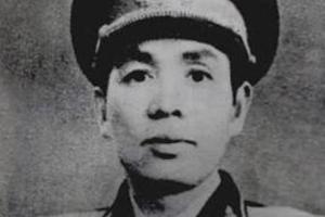 1990年开国少将丁盛在北京申诉期间，因为居住期较长，租了房子各个部门跑。很多四