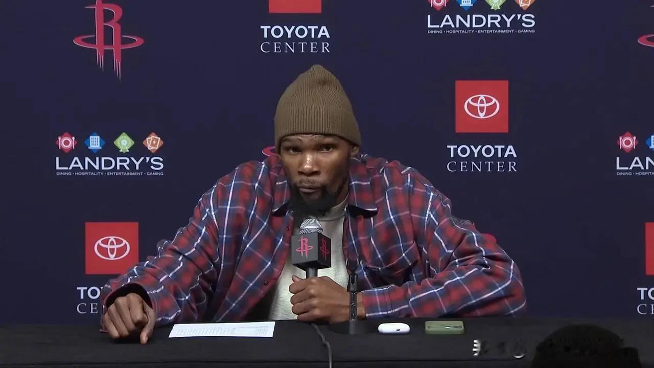 杜兰特都一番言论也尽显自己的无奈与不甘在惜败掘金赛后接受记者采访时阿杜表示：