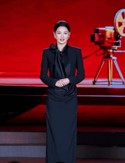 东北女人就是让人上头，往那一站气场就很权威。