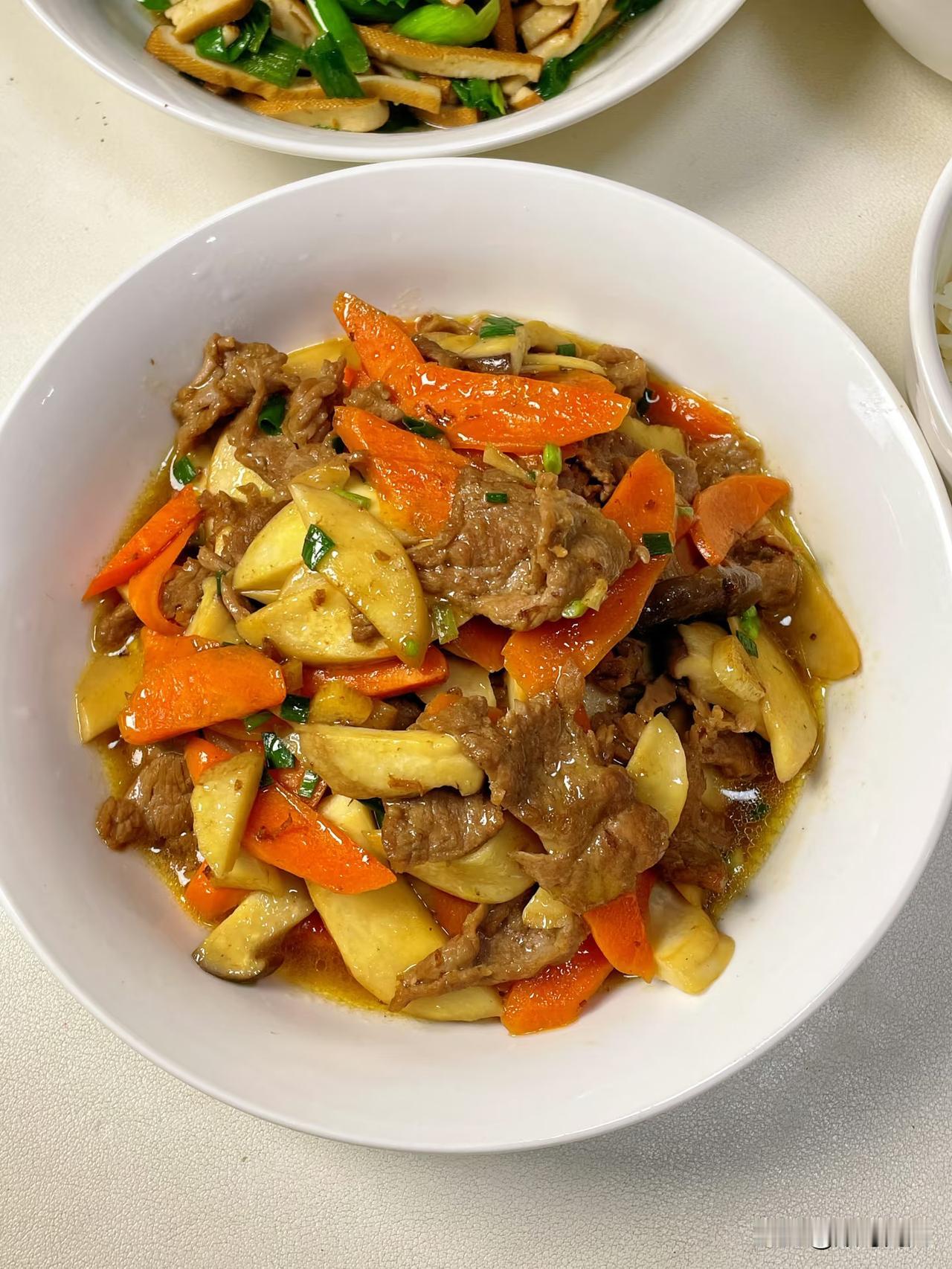 刚认识我老公的时候，他说他的养生方法是困了才睡觉，饿了才吃饭，他还有一个朋友和他