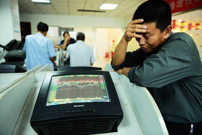 2.95元买了6万股，跌到2.4元，账面浮亏3万3。钱还是那些钱，人已经不是那个