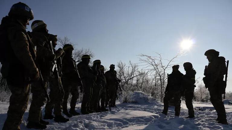 战场黑幕曝光！俄乌互曝杀俘丑闻，乌方战损数据真的站得住脚吗？令人震惊，据俄