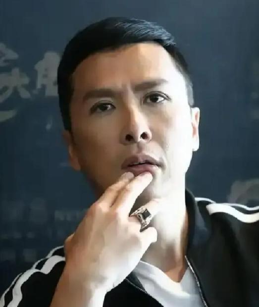 2012年，赵文卓怒怼甄子丹：“我在北京有10套房，就算赔上我的演艺生涯，我也要
