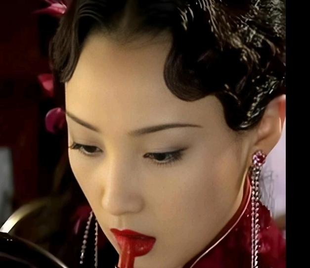 小时候看《半生缘》，满脑子都在心疼被姐夫糟蹋的曼桢，恨透了拆散她爱情的所有人。