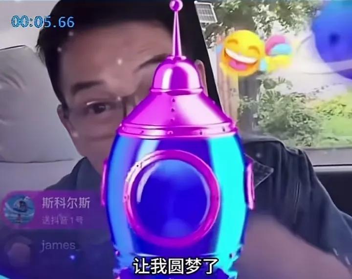 鸠摩智李国麟，终于圆梦了。看着直播间里满屏的礼物，和近上亿的点赞量，李国麟懵住