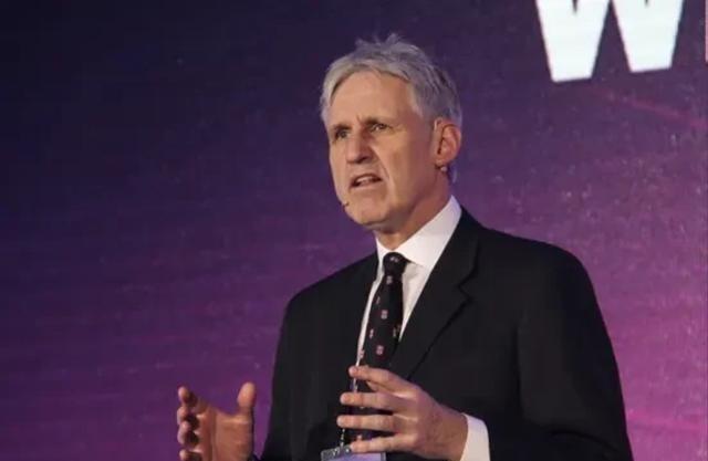 这位美国教授说了句大实话：为什么大家宁愿得罪中国，也不敢惹美国？这两天有位美国教