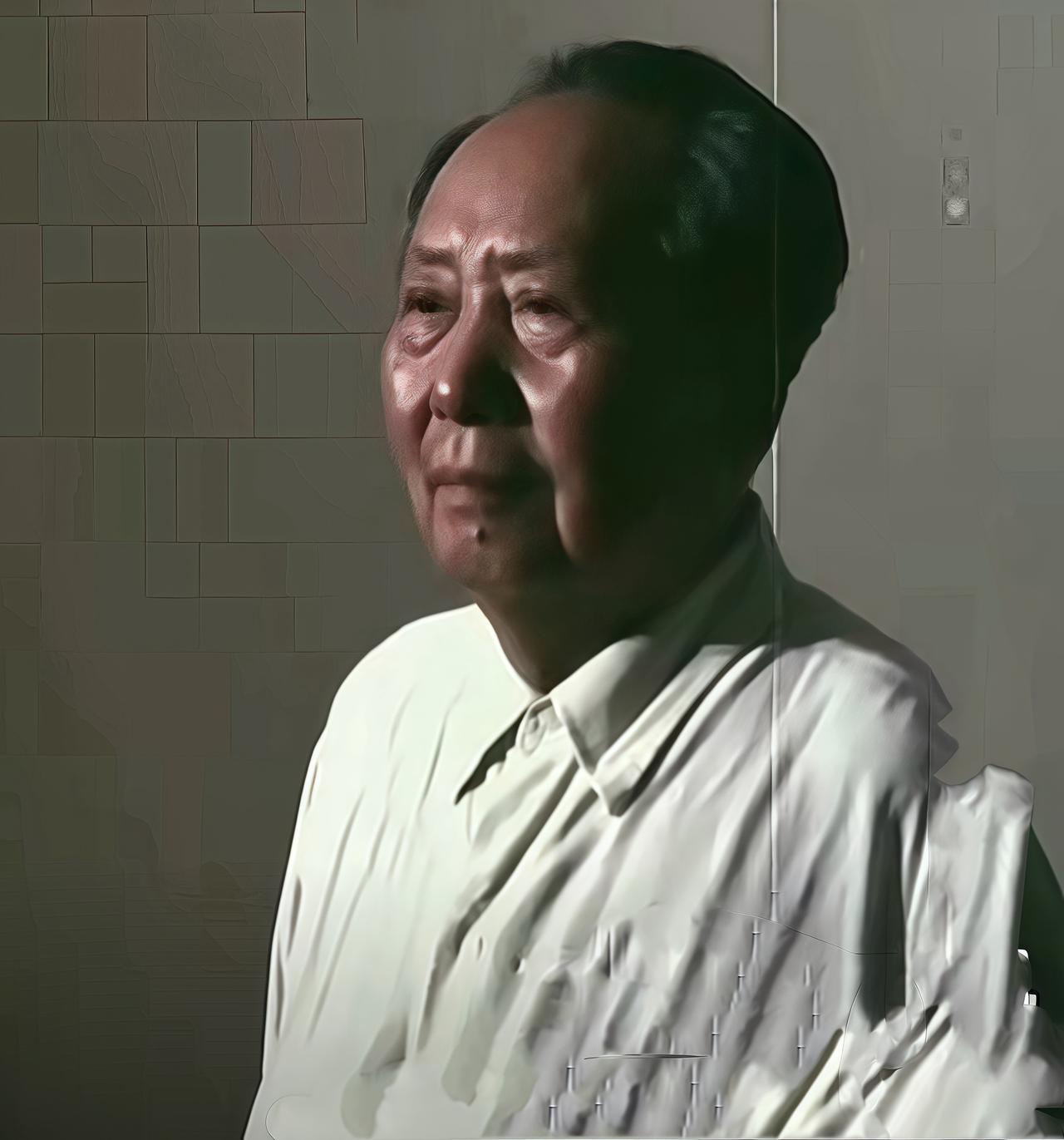 给大家看一个关于毛泽东行程的诡异删改，删改内容和毛泽东参观明孝陵的具体有关。为何